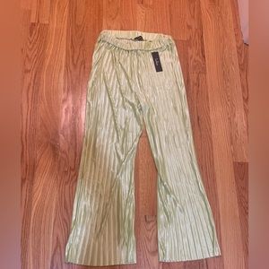 Never-worn Lulus green satin stretch pants.